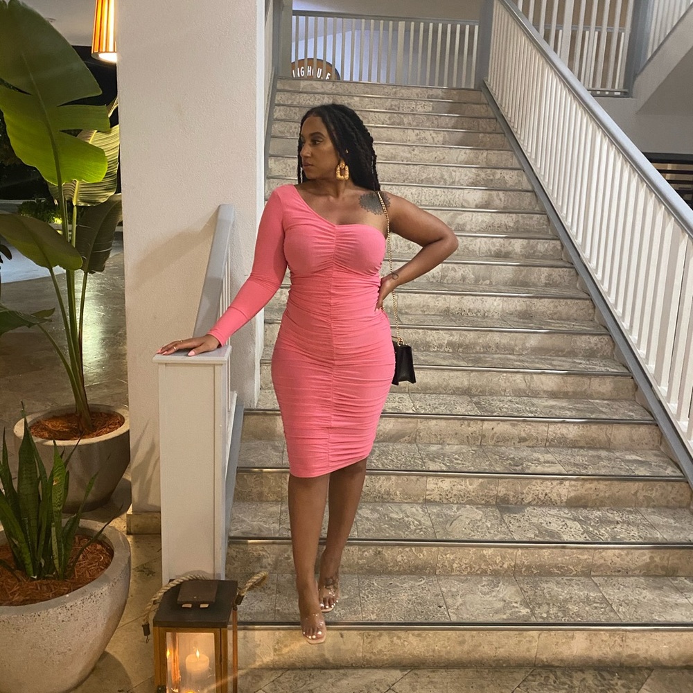 Pink one shoulder scrunch body-con dress